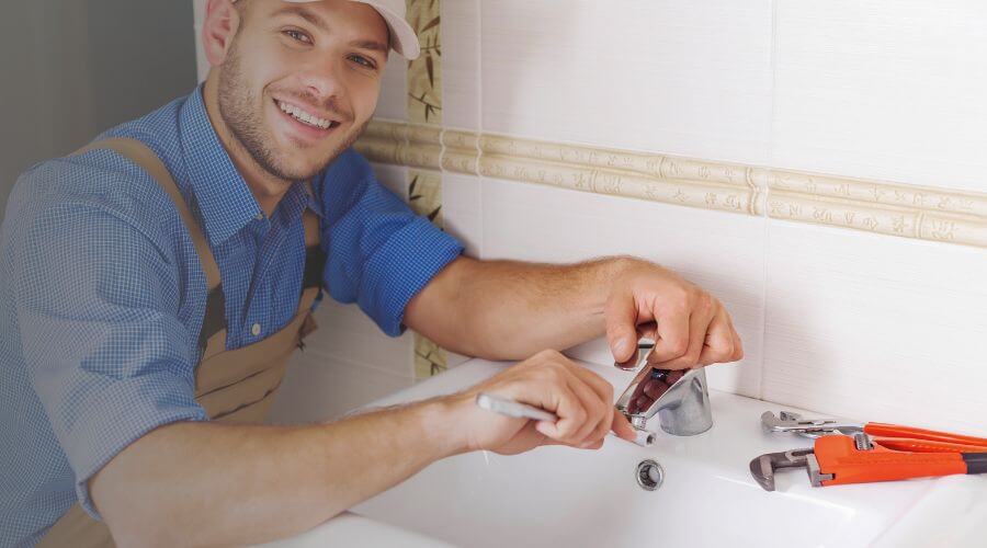 Professional clogged drains services in Donie, TX